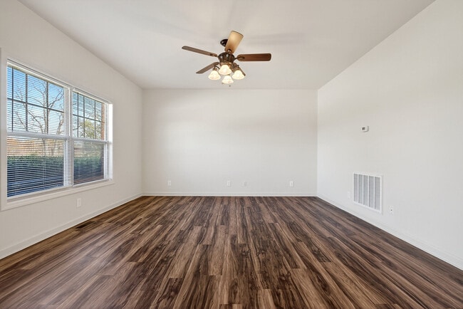 Área de la sala de estar (279A) - 275 Dale Ln