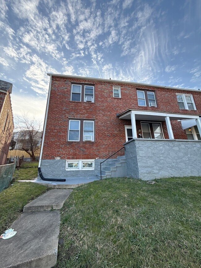 Building Photo - Beautiful Three - Bedroom Home In Baltimore