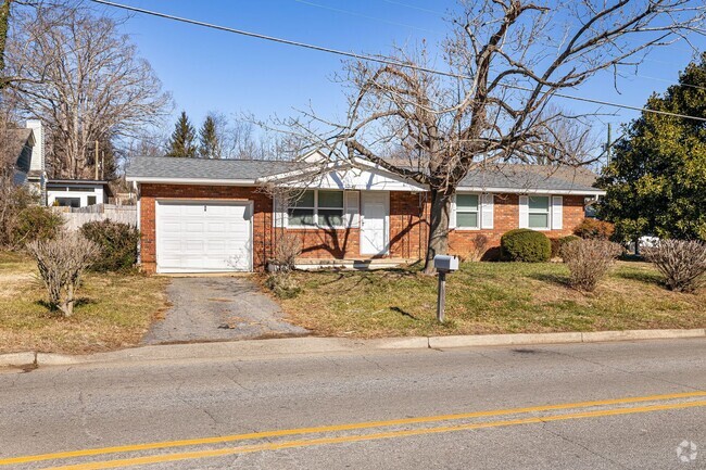 Building Photo - Lovely 3-Bedroom Ranch with One-Car Garage... Rental