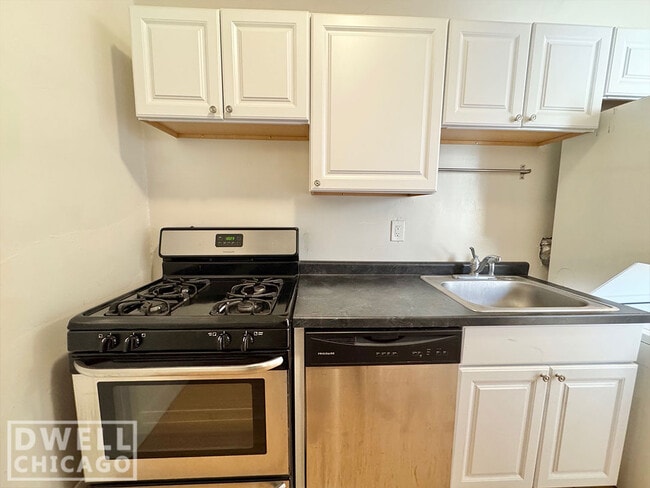 Photo - 1421 W Hutchinson St Unit 1