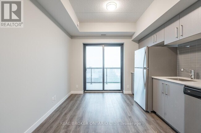 Photo - 15 Queen St S Unit 906
