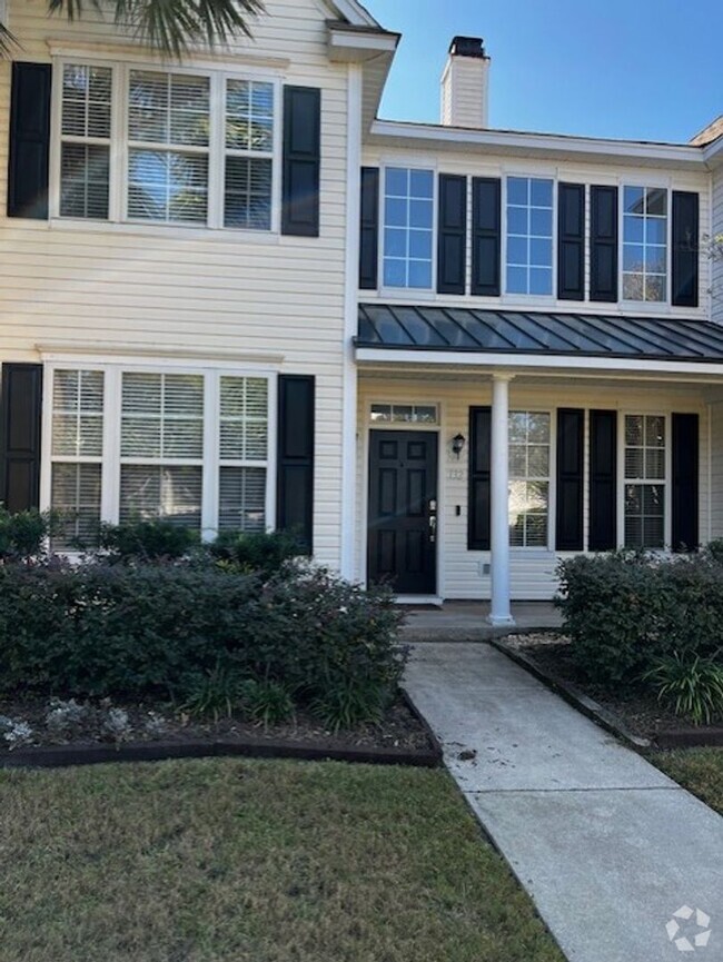 Building Photo - WESTBURY PARKWAY TOWNHOUSE