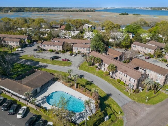 Photo - 640 Cornell St