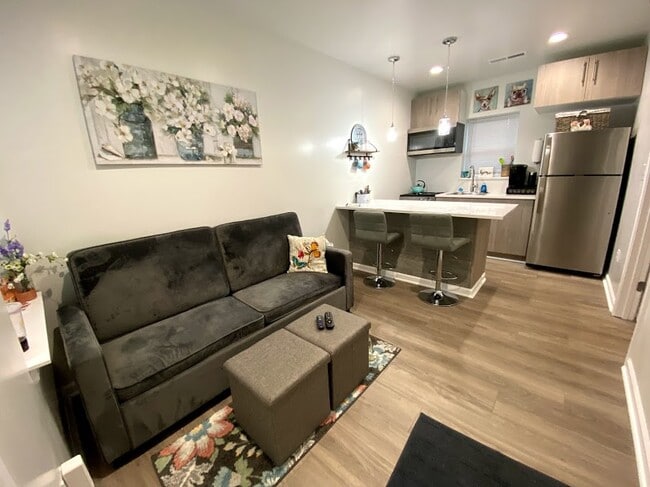 Building Photo - 412 E Nunnally St Unit 1