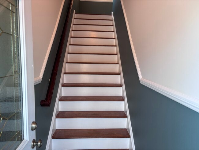 Building Photo - 101 Ponus Ave Unit 2