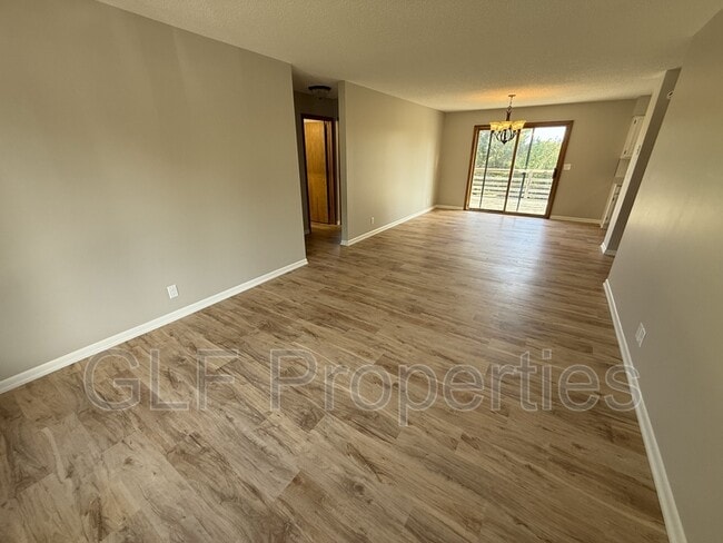 Building Photo - 1910 S 5th St