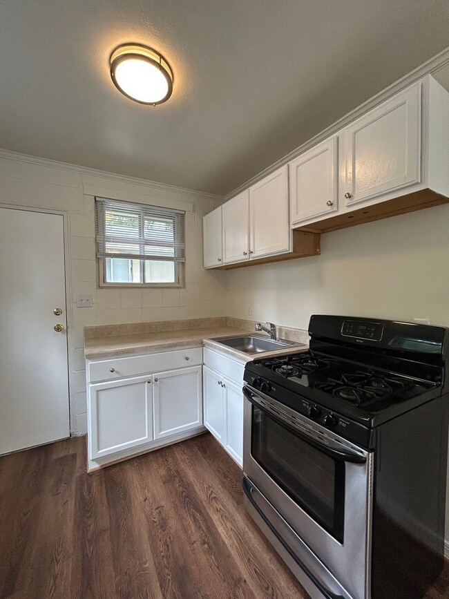 Building Photo - 815-15 1/2 15th Half St Unit 821-D