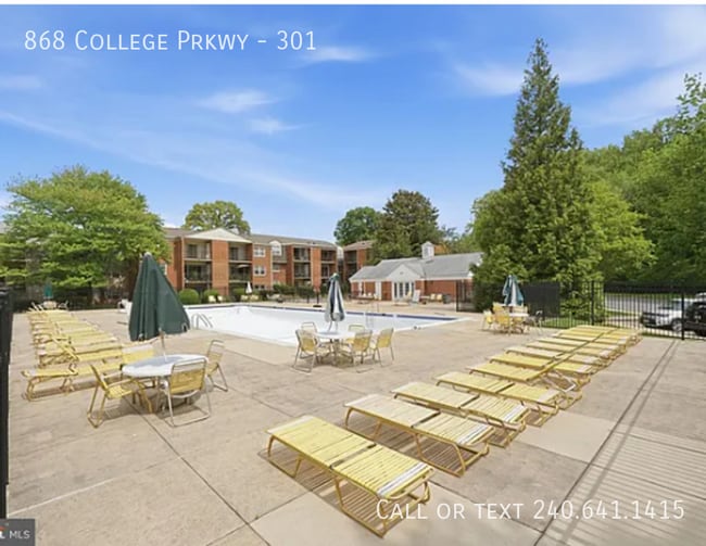 Photo - 868 College Pkwy