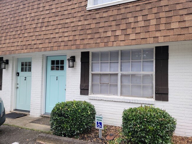 Building Photo - Rent a Community..Prime Location