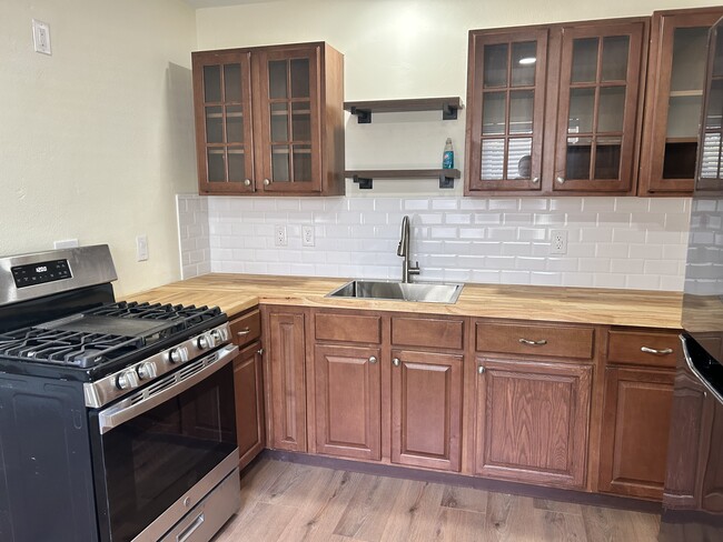 Photo - 827 40th St S