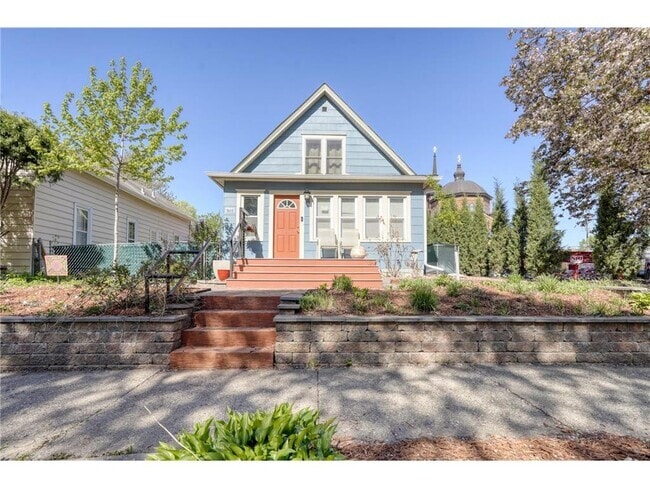 Building Photo - 1618 6th St NE Rental