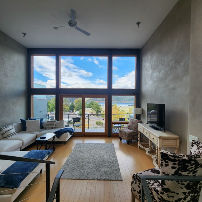 Photo - 606 Cascade Ave