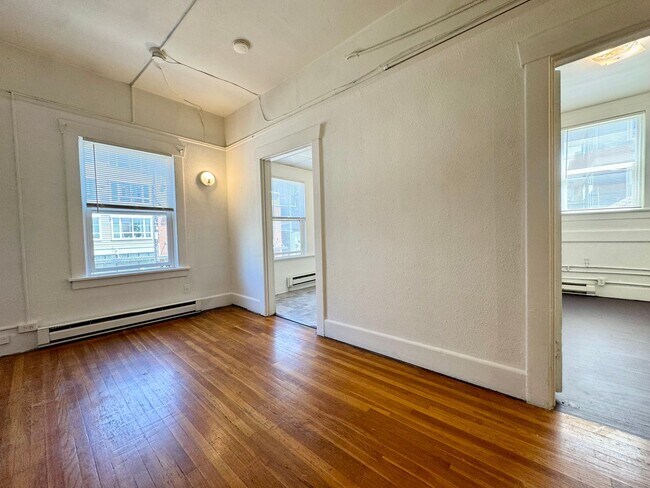 Photo - Leong 5th Ave N Unit 2