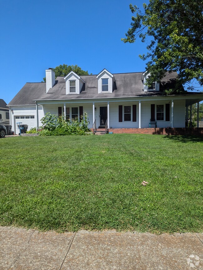 Building Photo - 1310 Amberwood Cir Rental