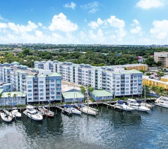 Building Photo - 2415 NW 16th St Rd Unit 203-1