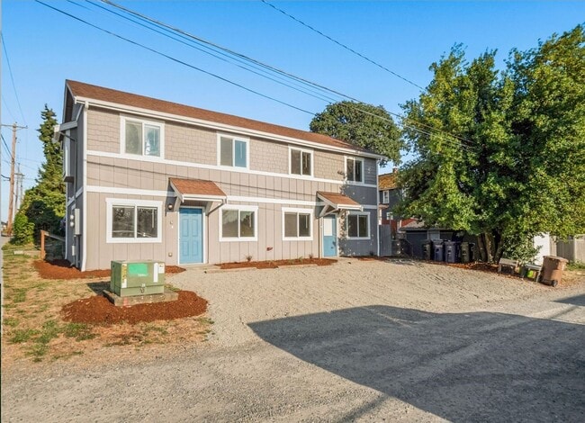 Photo - Spacious 2-Bedroom Duplex Near Tacoma Mall...