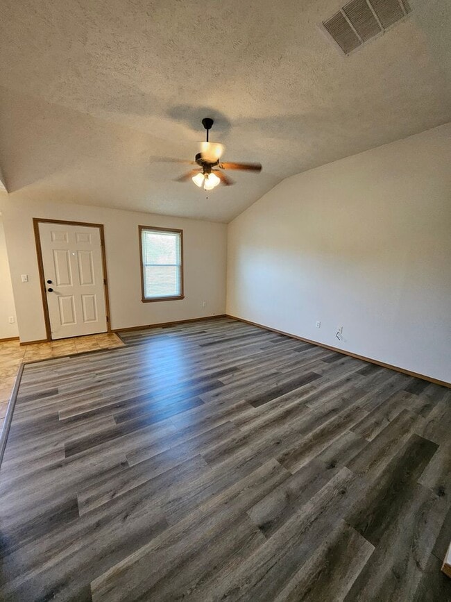 Photo - Beautiful house in the Fall Creek Subdivision! Carl Junction!