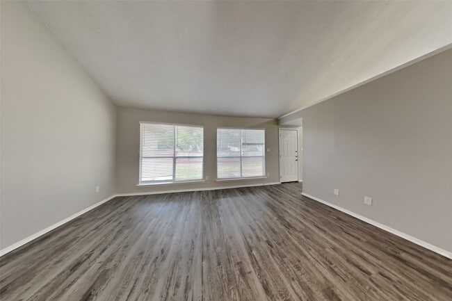 Photo - 2906 Lotus Ln