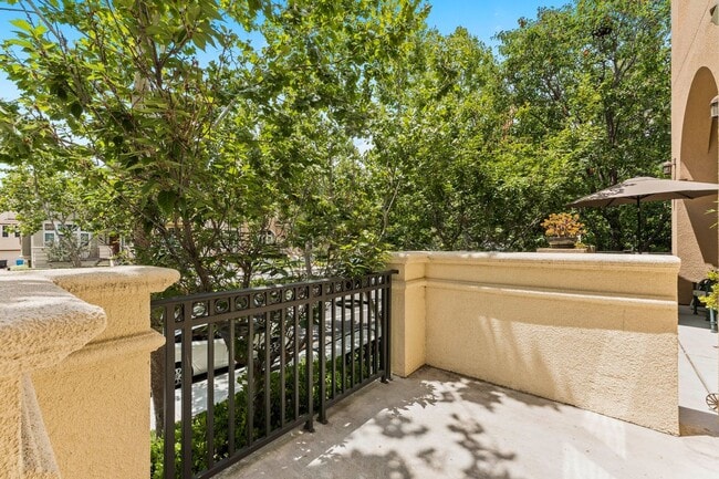 Photo - SUNNY TOWNHOME NEAR TRAILS STYLISH, FUNCTIONAL, & VERY ACCESSIBLE