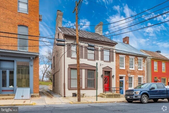 Building Photo - 315 W Patrick St Rental