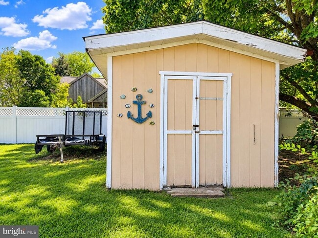 139 Loganberry Ln