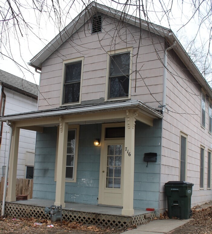 Photo - 716 Seneca St