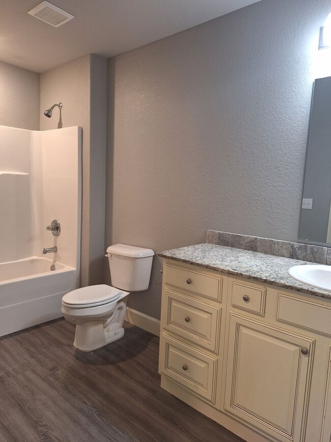 Photo - 3 bedroom Duplex with Move in special