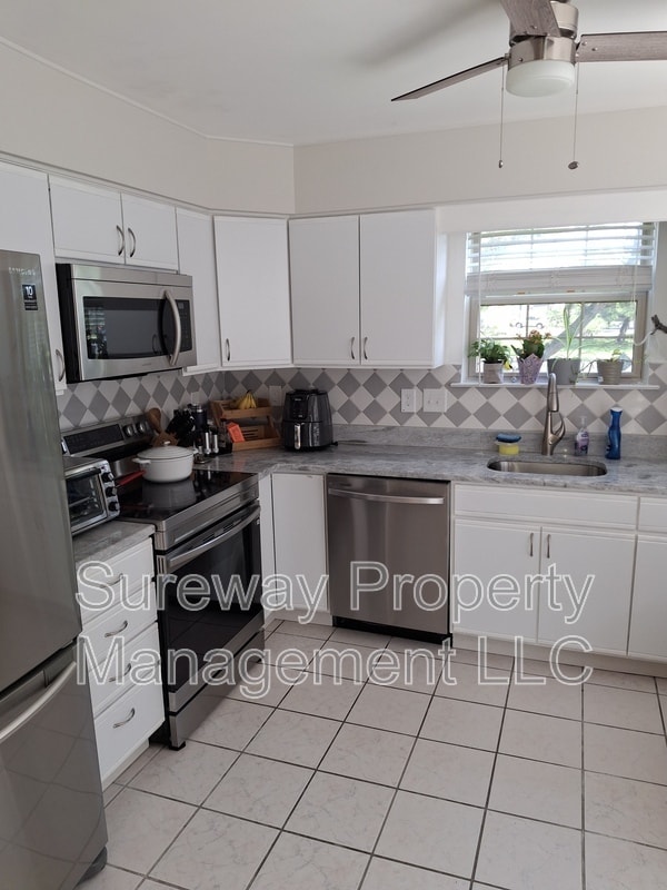 Photo - 1 Periwinkle Ln