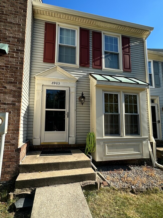 Building Photo - 8903 Rosewood Way