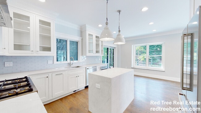 Building Photo - 101 Sumner Rd Unit 1