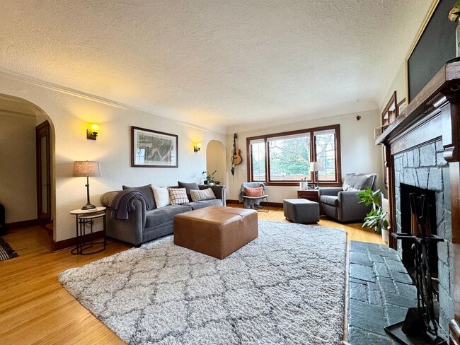 Photo - Admiral District~West Seattle Home