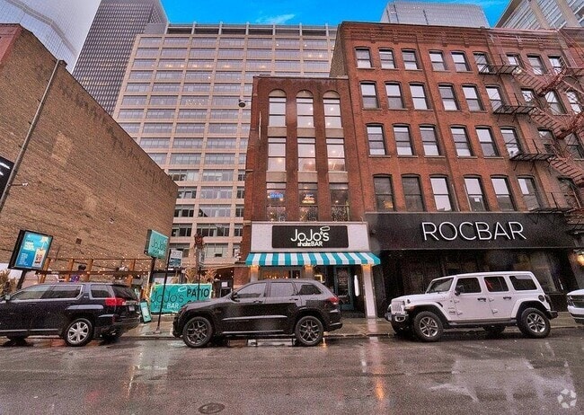 Building Photo - 23 W Hubbard St Unit 3A Rental