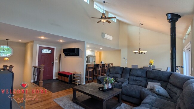 Photo - Huge waterfront home, fully furnished, boa...