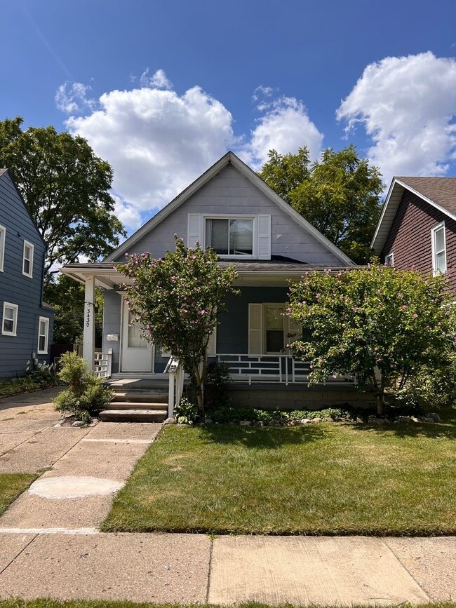 Building Photo - 3430 Pershing St