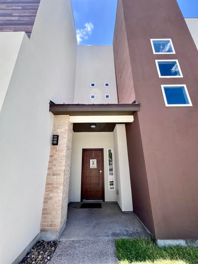 Photo - 9653 McPherson Rd Unidad 102