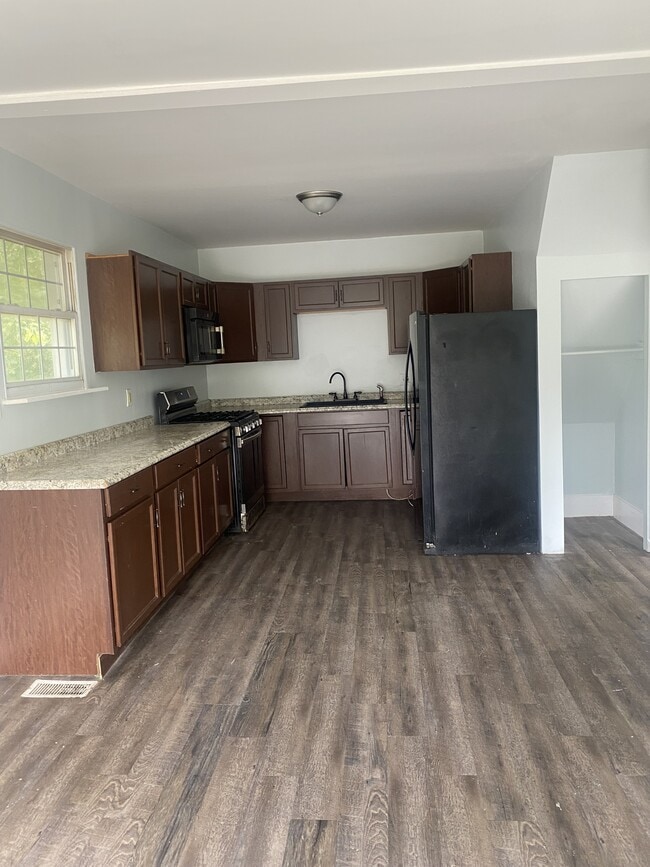 131 Johnston Rd