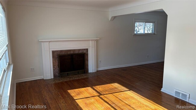 Photo - 2405 Pembroke Rd