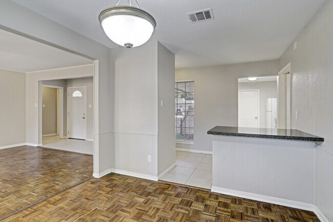 Photo - 2403 Tinechester Dr