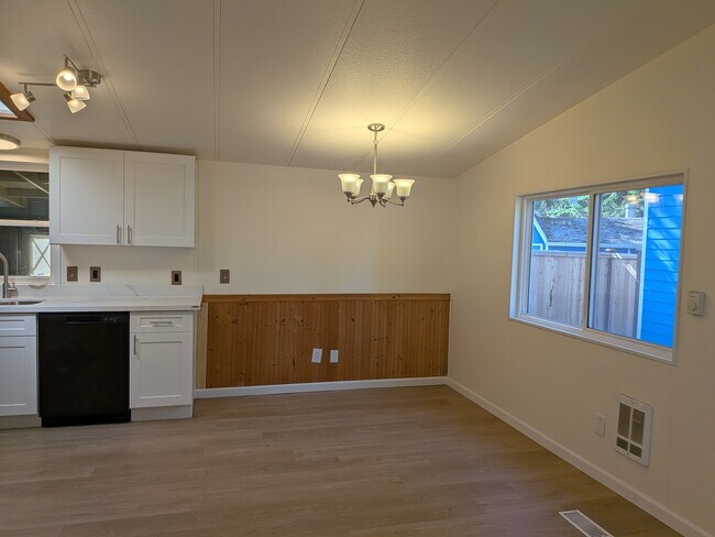 Photo - 6010 Knoble Rd E