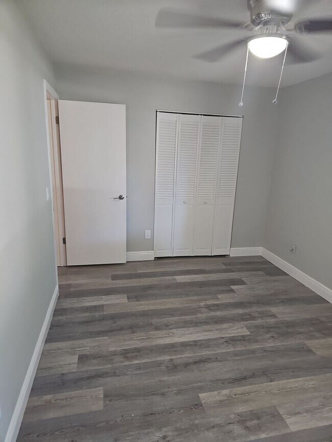 Great 3/2 Split floor plan in Deltona read... House House Rental in