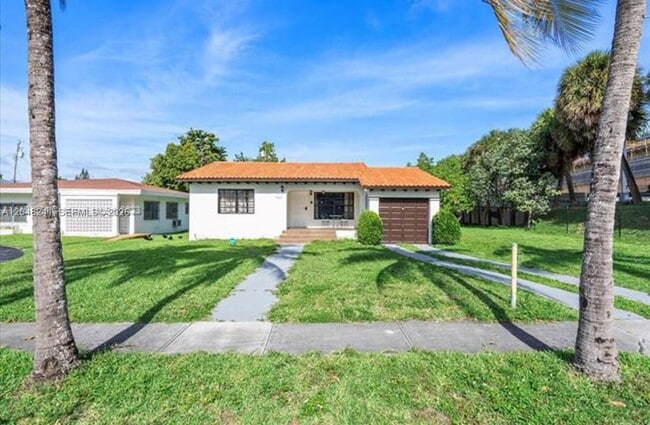 Photo - 860 NW 17th Ct