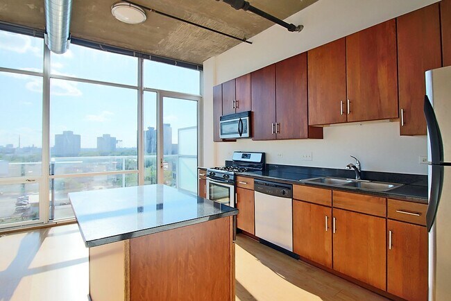 124 E Cermak Rd