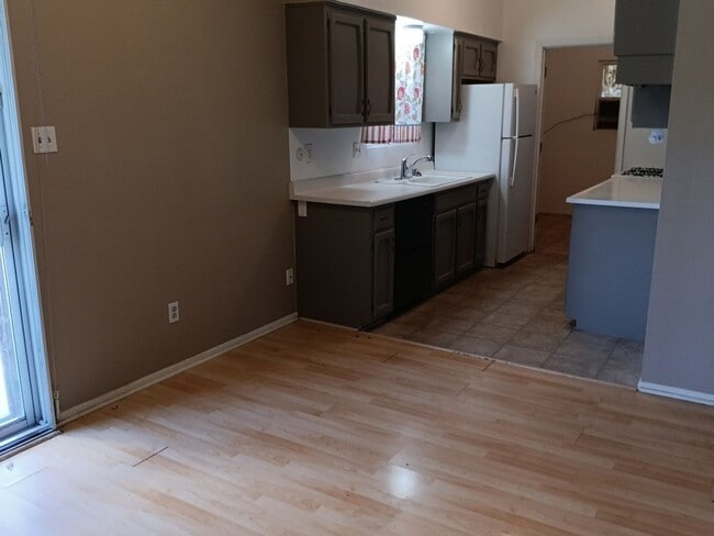 Photo - Cozy 4-bedroom, 2-bathroom home! SHOWINGS ...