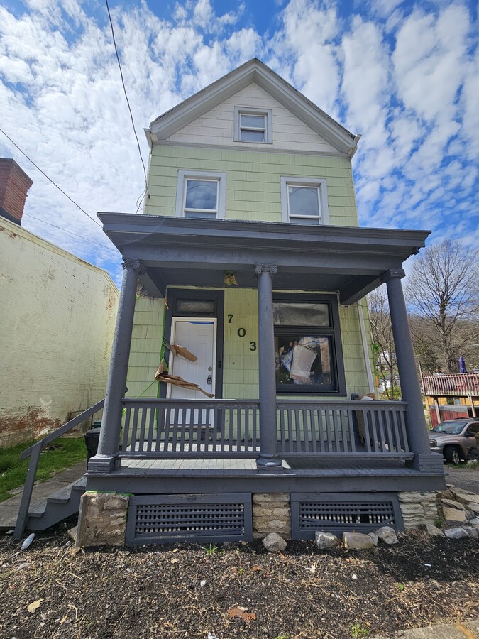 Photo - 703 Sedam St