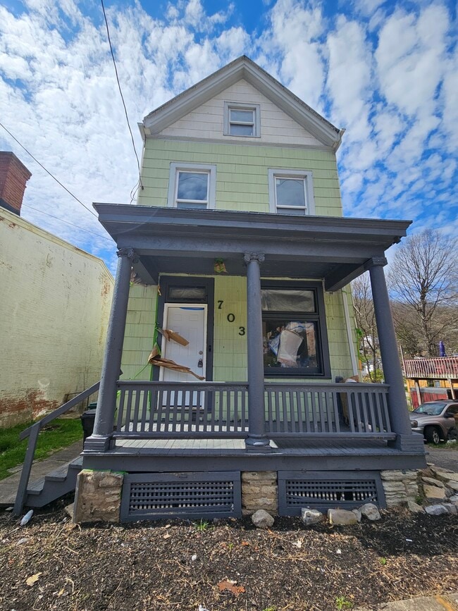 Building Photo - 703 Sedam St