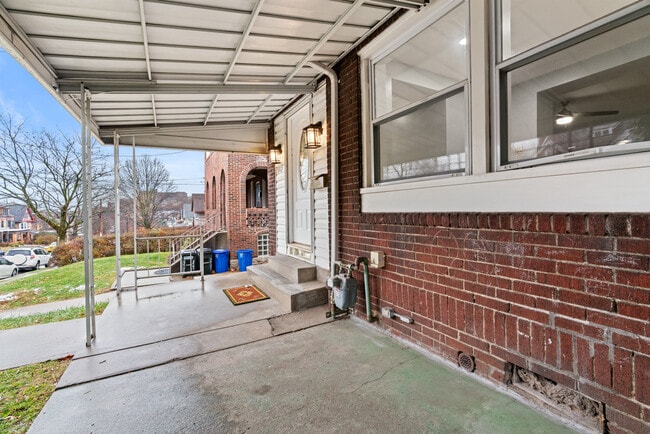 Photo - 5905 Hobart St