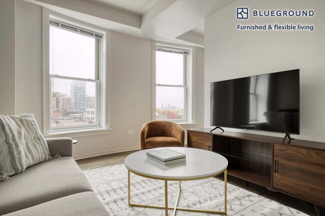 Building Photo - 30 E Roosevelt Rd Rental