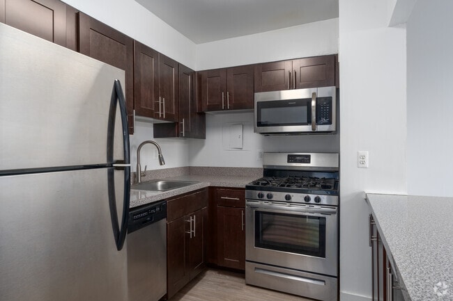 1HAB, 1BA - 665SF Cocina - Courtside Square Apartments