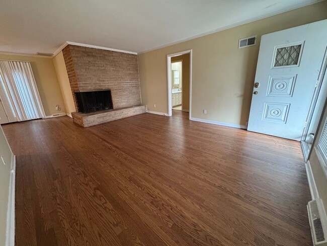 Photo - Spacious 1/2 Duplex in Great Waldo Area