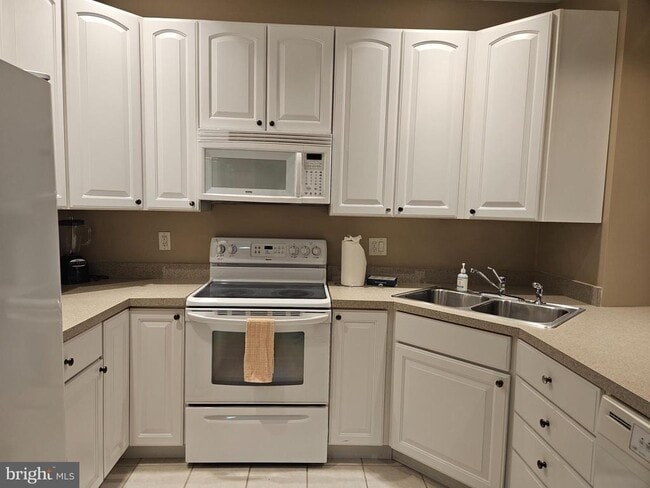 Building Photo - 34297 Summerlyn Dr Unit 501